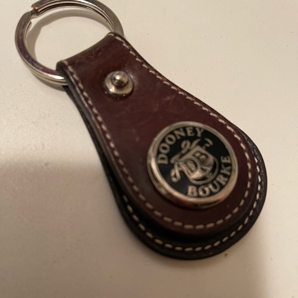 Dooney and bourke keys ring with beautiful brown leather kay holder - Picture 4 of 7